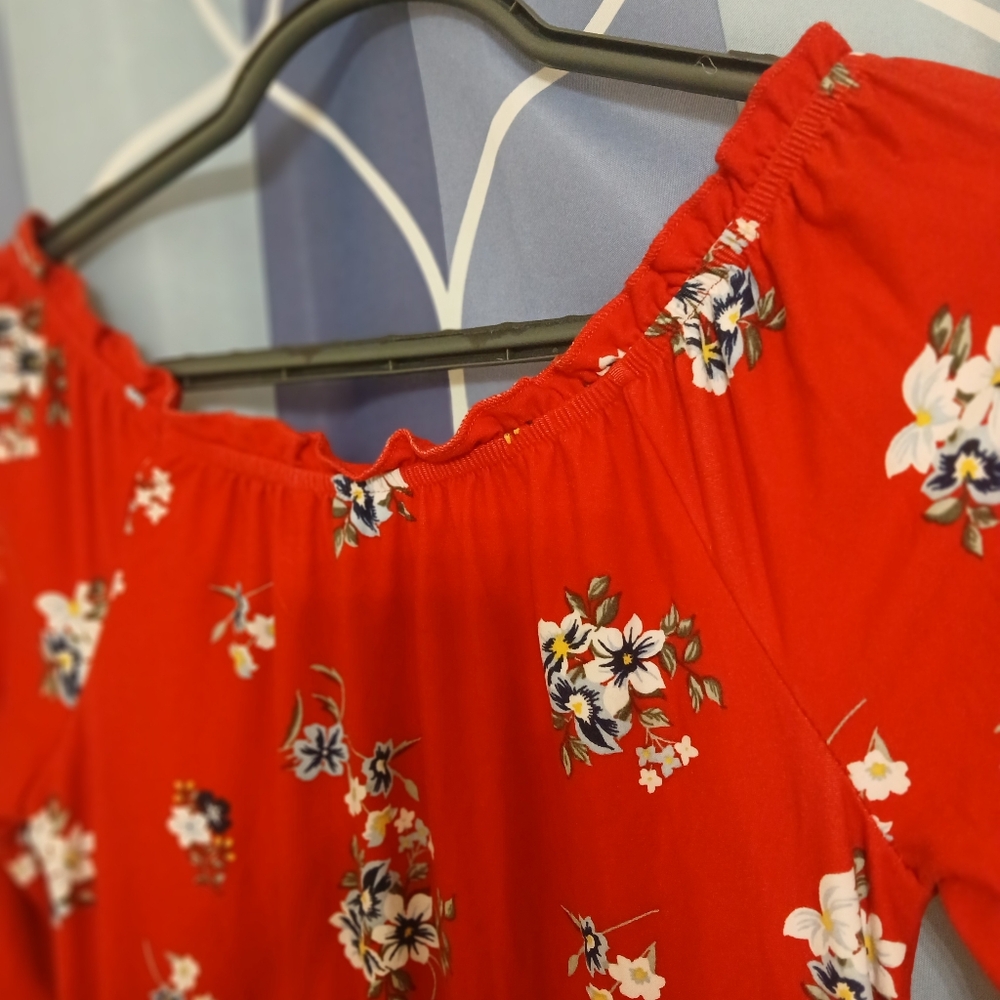 Red Floral Mini Off-shoulder Dress W/ Faux Buttons & Ruffled Neckline Medium - Picture 12 of 14
